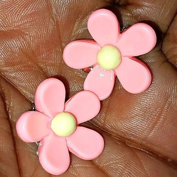 Beautiful girls floral clip-on earrings for kids - Picture 2 of 4